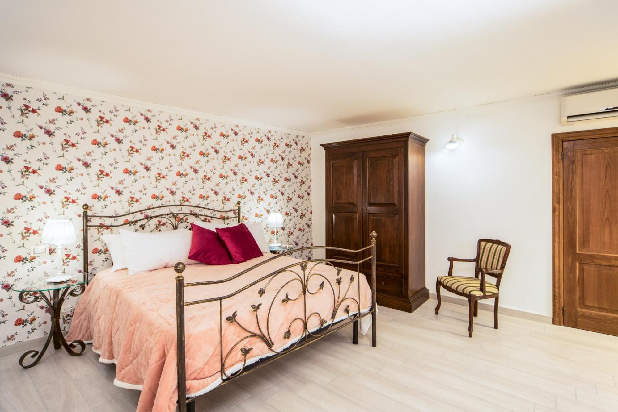 Apartament La Casa Di Assunta Naples Historical Centre Zewnętrze zdjęcie
